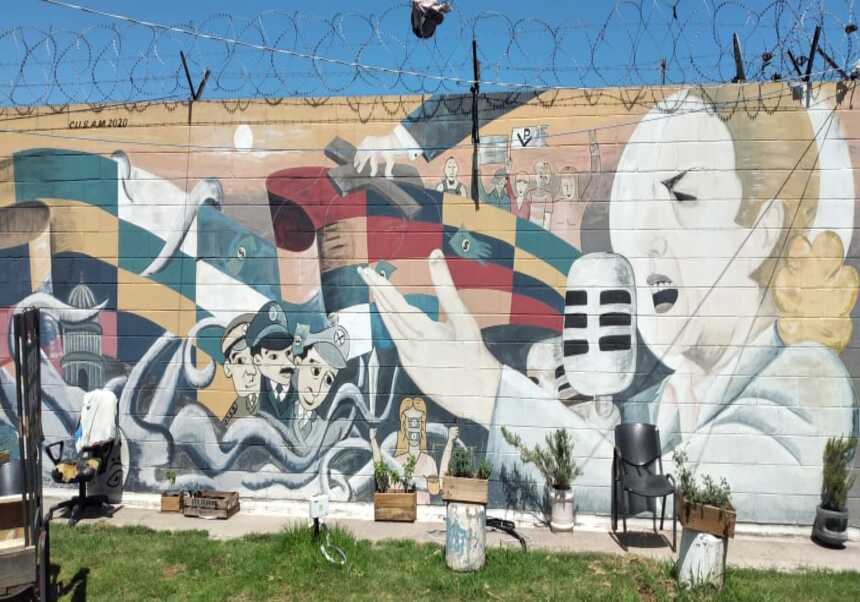 Mural en un muro de una prisión